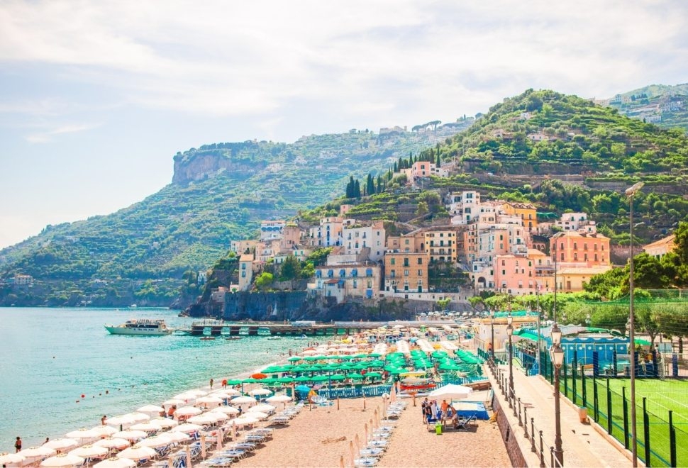 beautiful-coastal-towns-of-italy-scenic-amalfi-M96DQV4-970x660